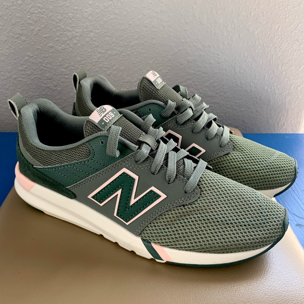Women’s New Balance shoes